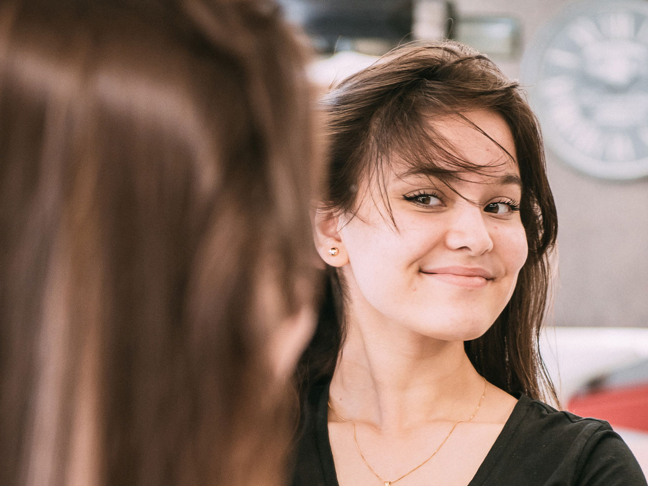 schnitt-styling-sabrina-friseur-traun-ueber-uns-mona